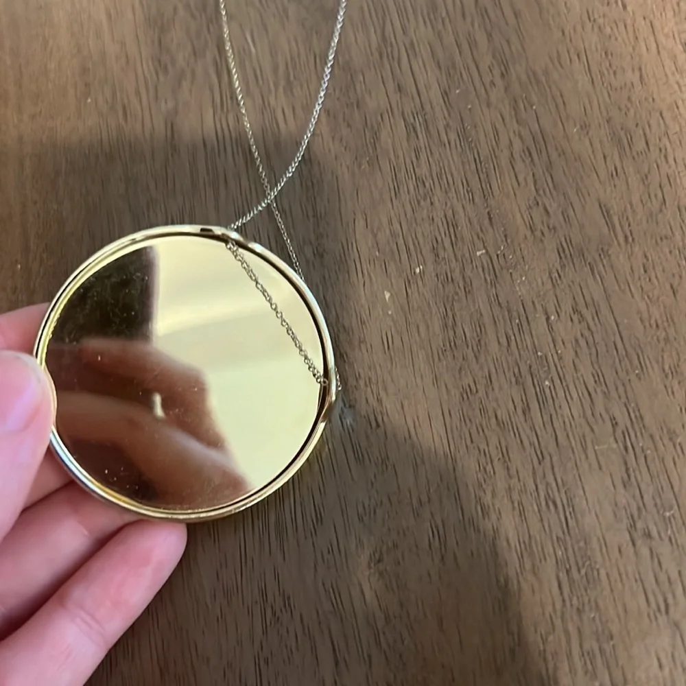 Excellent used condition house of Harlow starburst necklace gold colorway